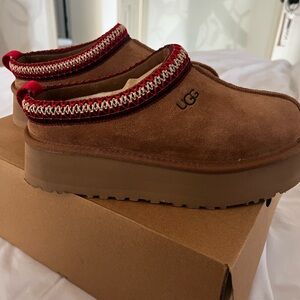 TAZZ Chestnut Ugg platform slides